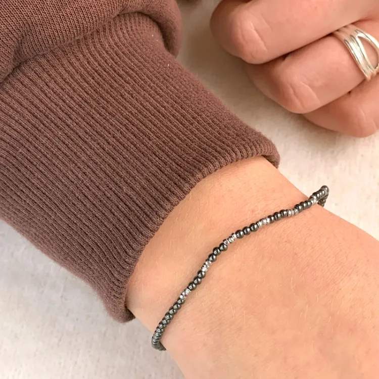 Sten armbånd med hematite og hematite.