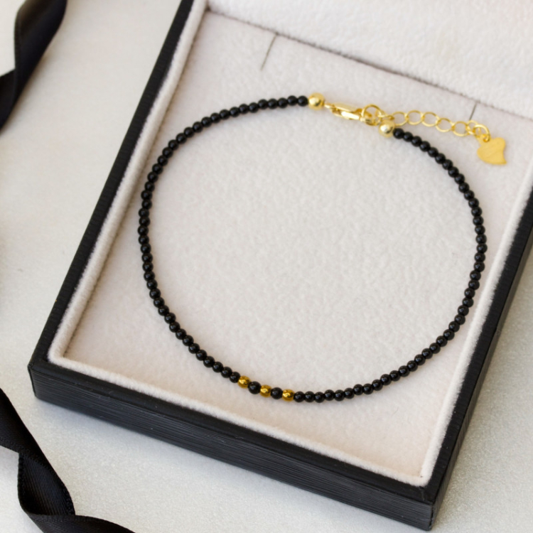 elegant sort armbånd med onyks og 3 hematite - Loom Stones