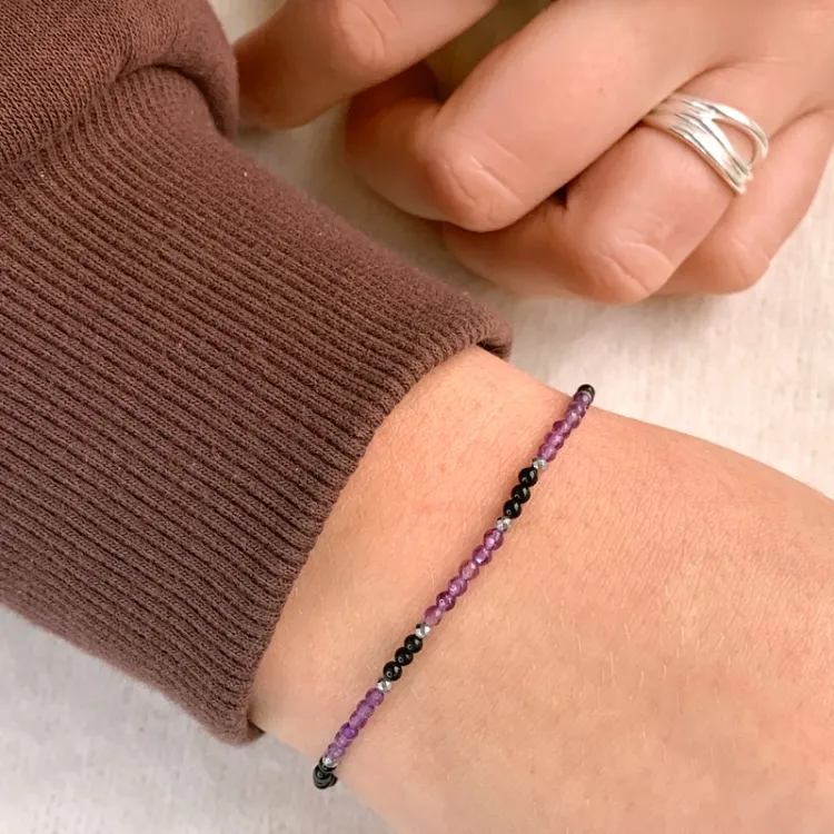 sten armbånd med onyks og ametyst og hematite.