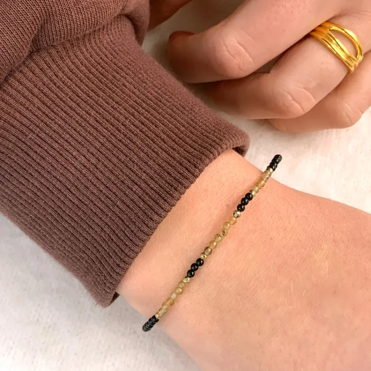 sten armbånd med onyks og labradorit og 6 hematite.