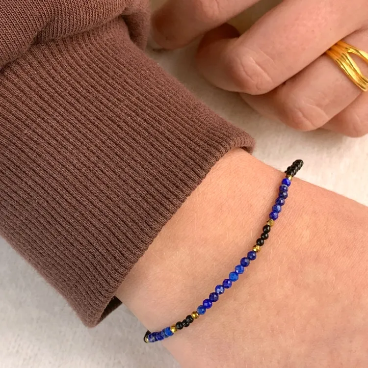 sort armbånd med onyks og lapis og 6 hematite - Loom Stones