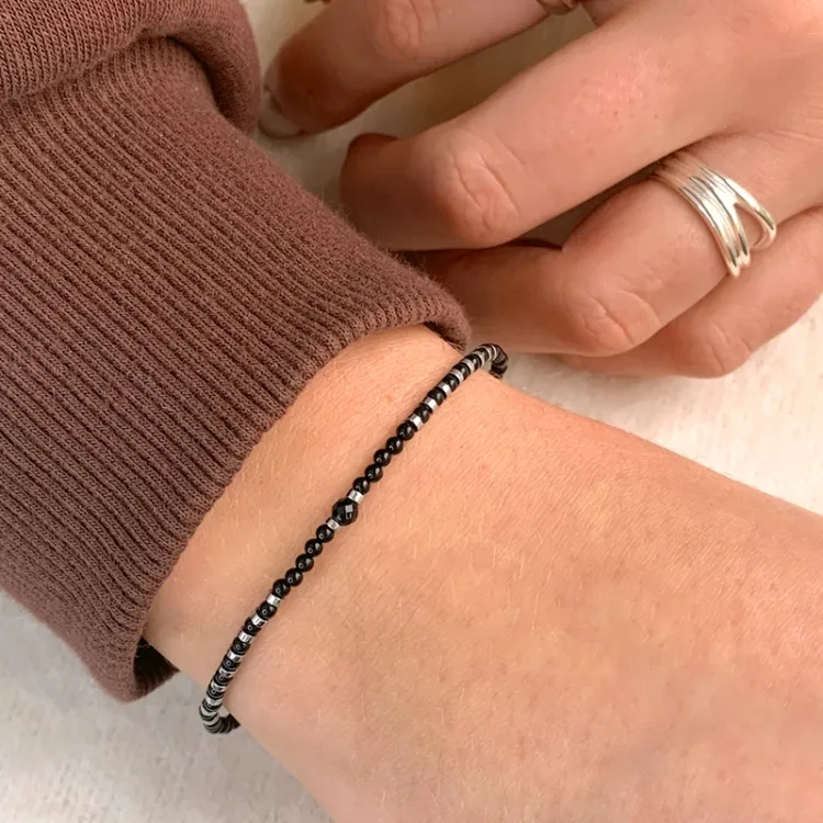 sten armbånd med onyks og hematite - Loom Stones