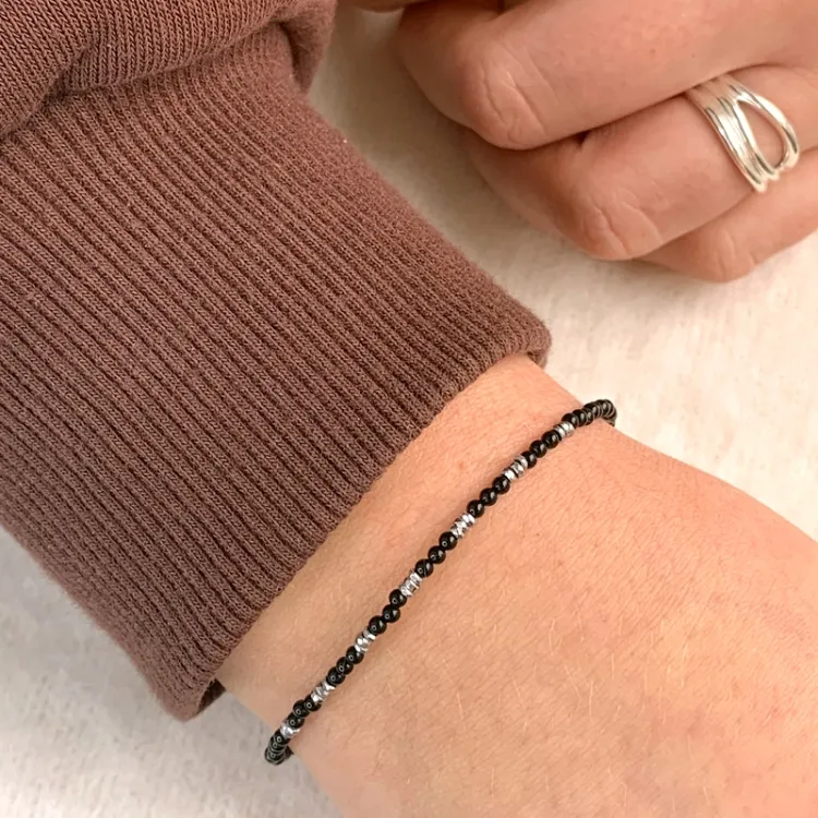 sort armbånd med onyks og hematite.