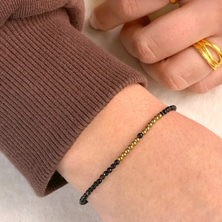 sort armbånd med onyks og hematite.
