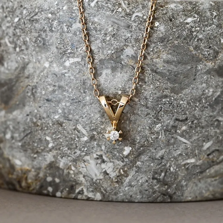 0,05 ct lab grown diamant vedhæng i 9 karat guld 0,05 ct