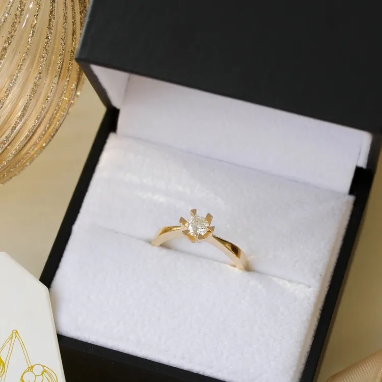 0,40 ct lab grown diamant ring i 14 karat guld 0,40 ct