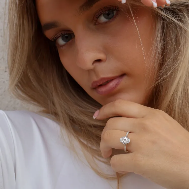 oval lab grown diamant ring i 14 karat guld 2,0 ct 0,29 ct
