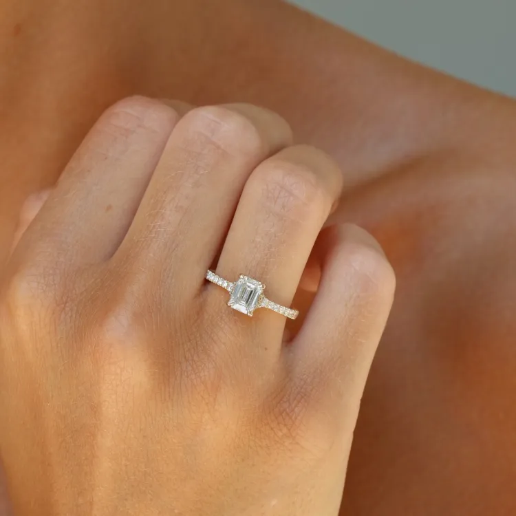 lab grown diamant ring i 14 karat guld 1,0 ct 0,25 ct