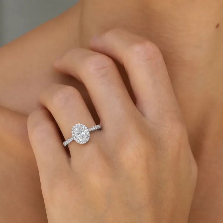 oval lab grown diamant ring i 14 karat hvidguld 1,0 ct 0,33 ct