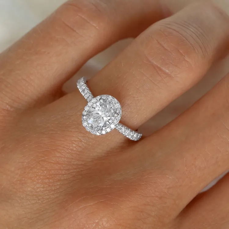 oval lab grown diamant ring i 14 karat hvidguld 1,0 ct 0,33 ct