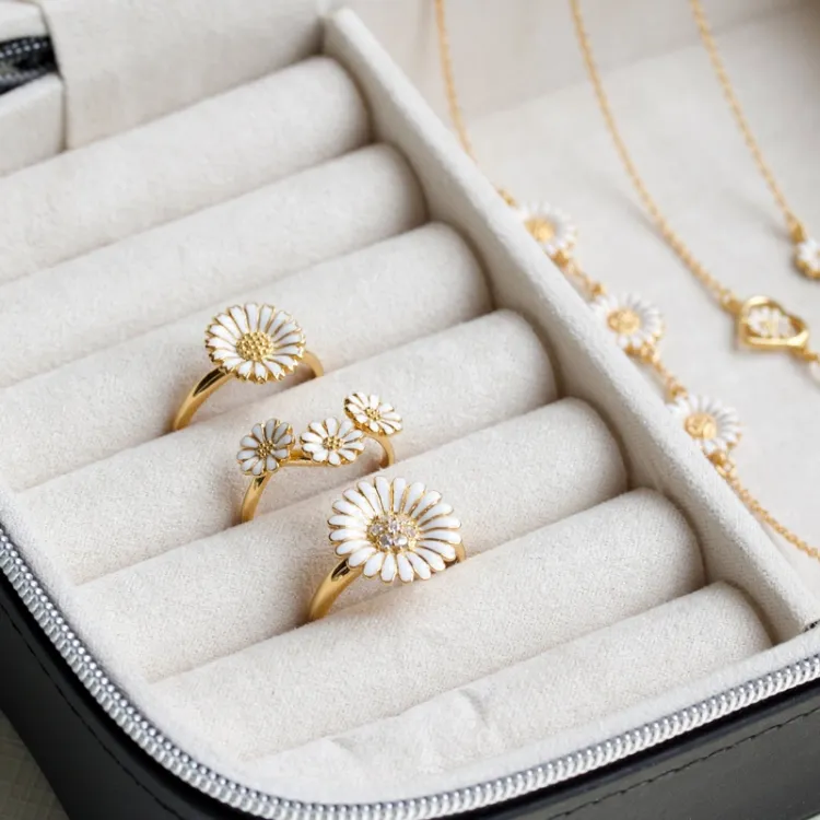 14 mm marguerit ring i forgyldt sølv - Matilda