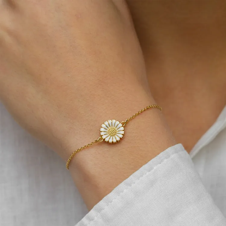 12 mm marguerit armbånd i forgyldt sølv med margueritvedhæng i forgyldt - Marie