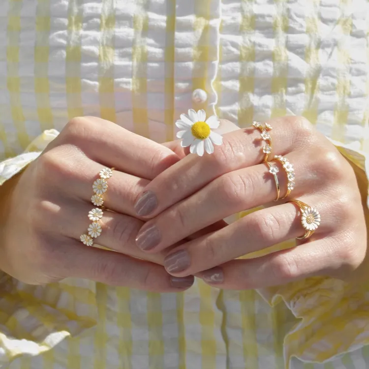 5 mm marguerit hvid ring i forgyldt sølv - Majse