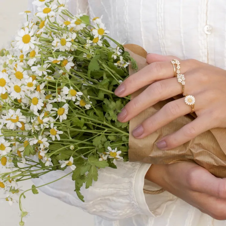 5 mm marguerit hvid ring i forgyldt sølv - Majse