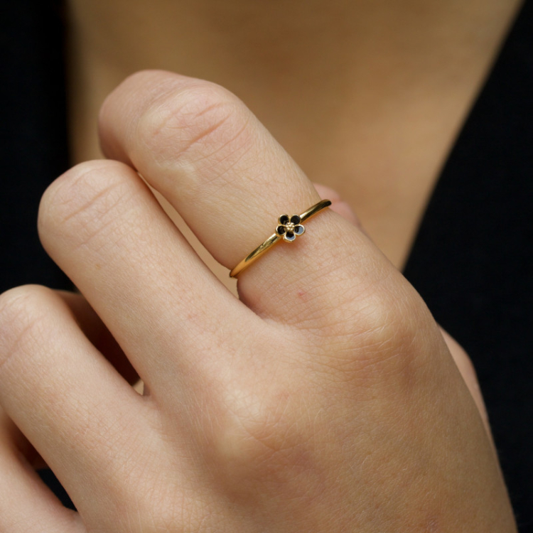 5 mm marguerit sort ring i forgyldt sølv - Majse