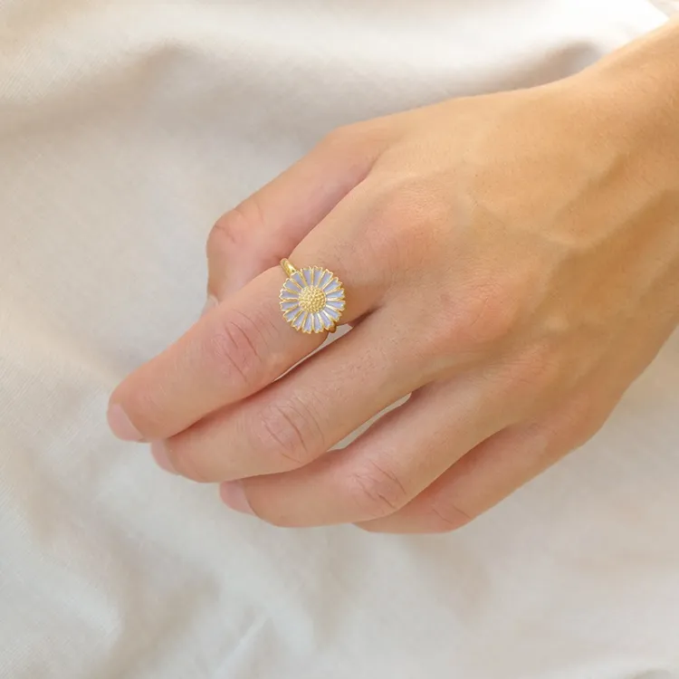 14 mm marguerit lilla ring i forgyldt sølv - Marie