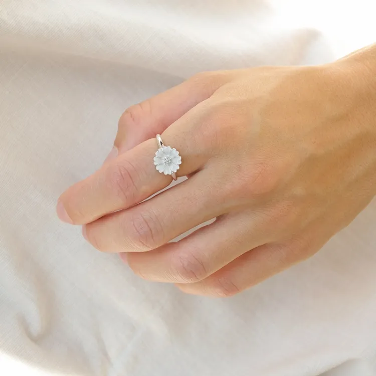 11 mm marguerit ring i sølv - Magda