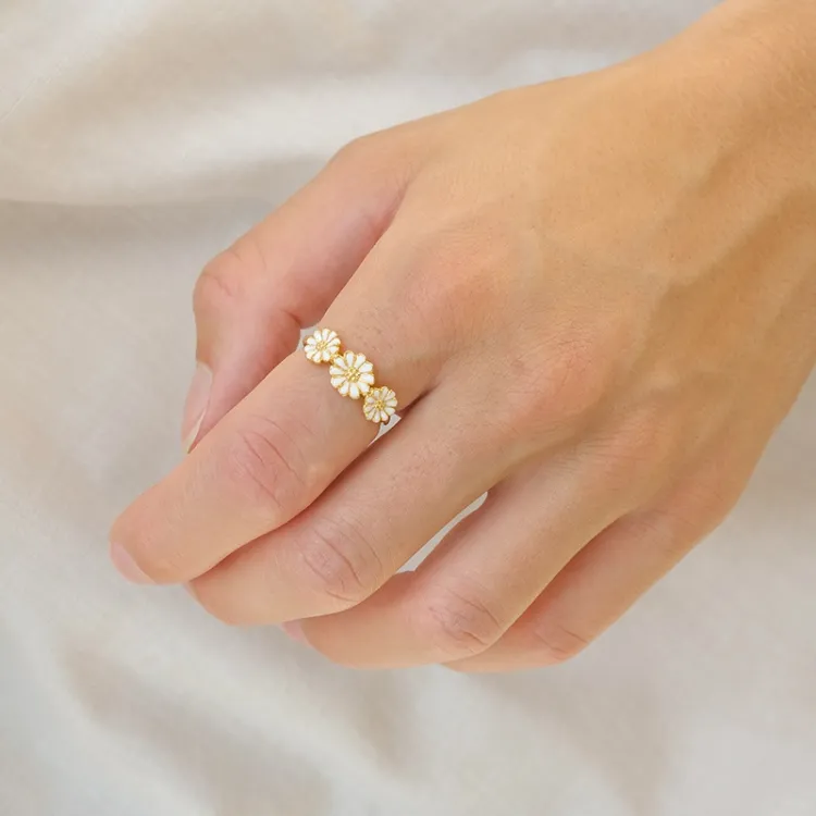 marguerit ring i forgyldt sølv - Maggie