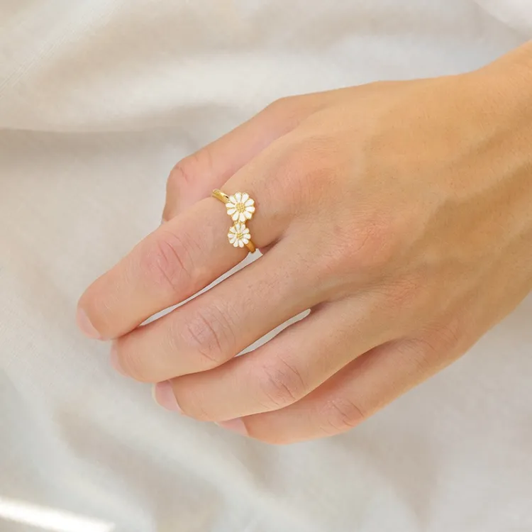 marguerit ring i forgyldt sølv - Maggie