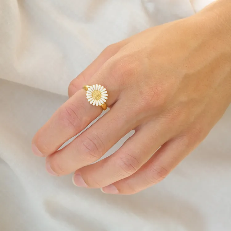 marguerit ring i forgyldt sølv - Matilda