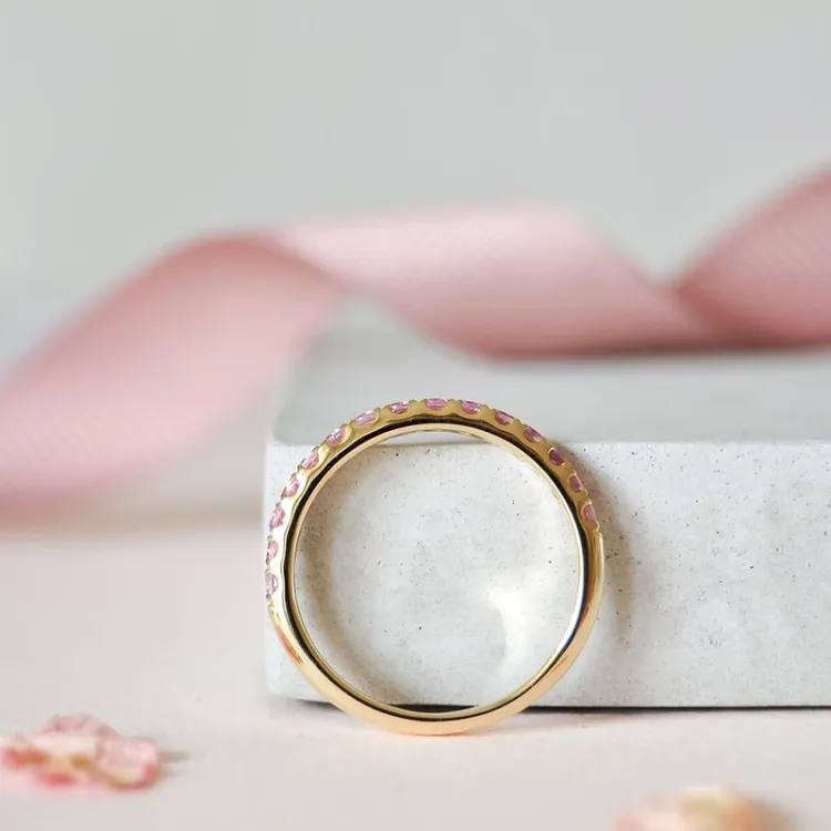 pink safir alliancering i 14 karat guld 0,71 ct