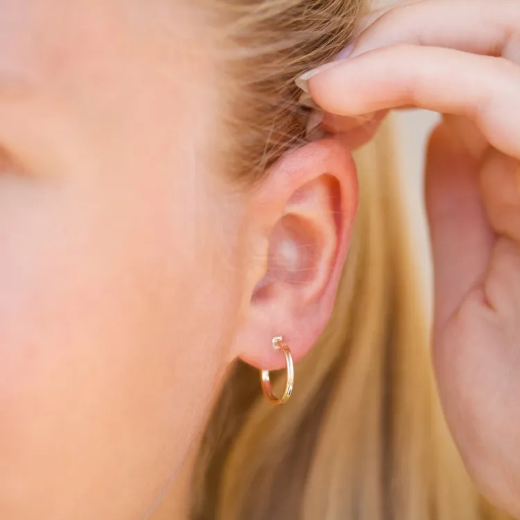 14 mm halvcreoler i 8 karat guld - Gold Collection