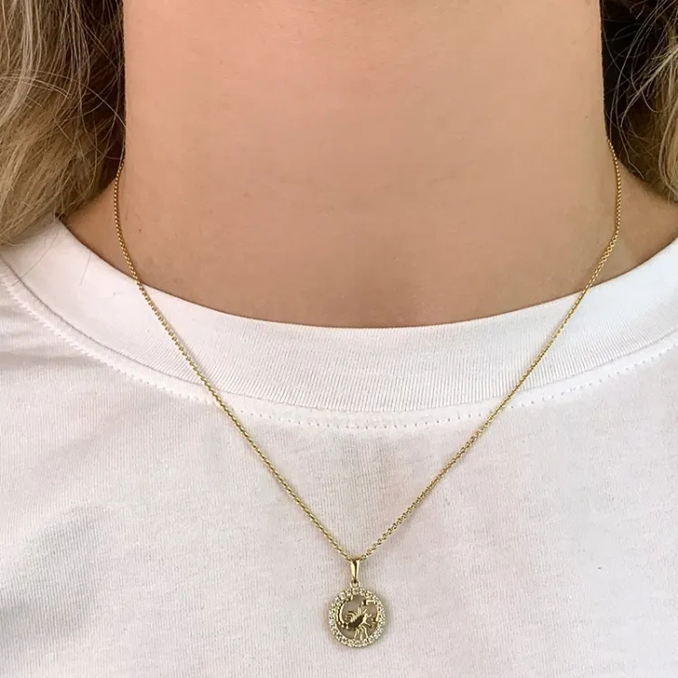 stjernetegn skorpionen vedhæng i 8 karat guld - Gold Collection