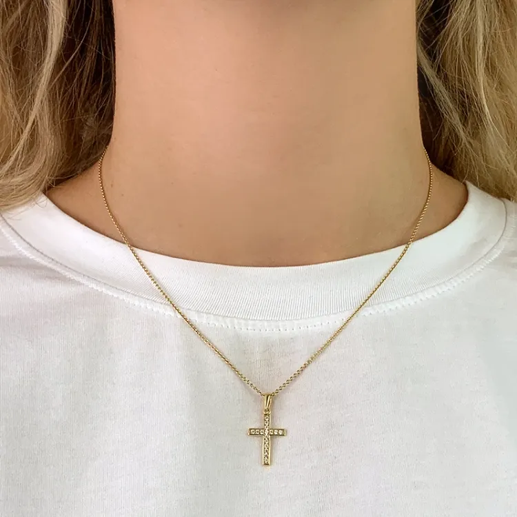 kors zirkon vedhæng i 8 karat guld