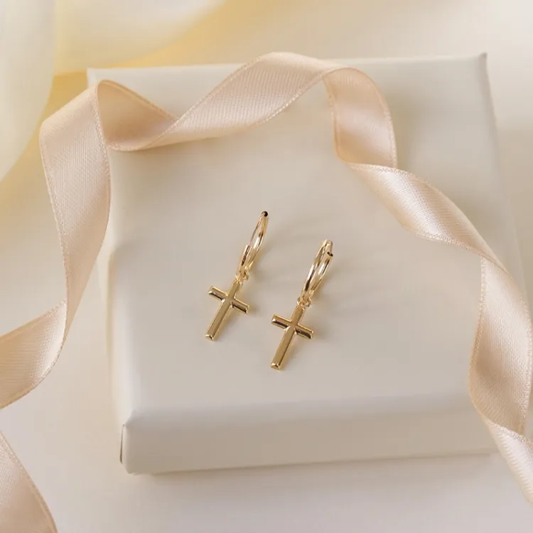 12 mm kors creoler i 9 karat guld - Amoré