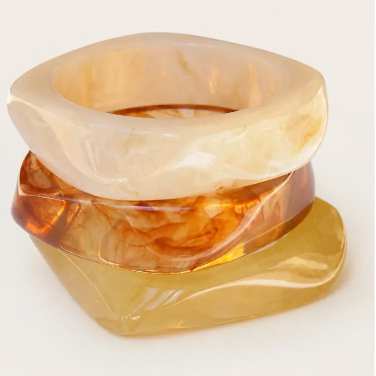 gul bangle i resin - AURA