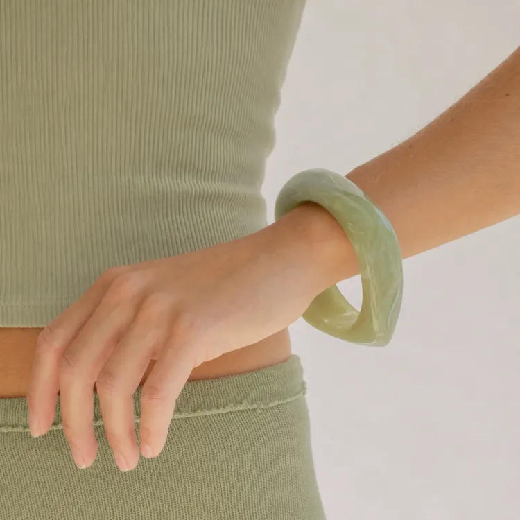 grøn bangle i resin - AURA