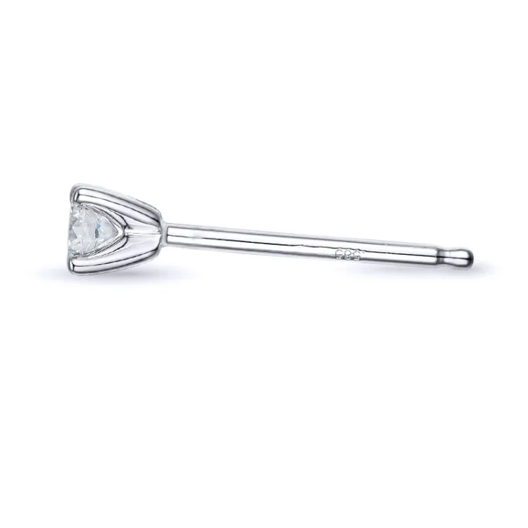 1 x 0,09 ct diamant solitaireørestik i 14 karat hvidguld med diamant 