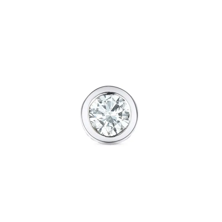 1 x 0,09 ct diamant solitaireørestik i 14 karat hvidguld med diamant