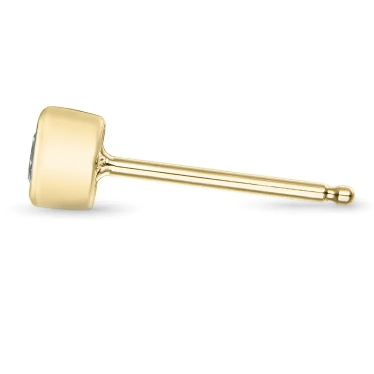 1 x 0,15 ct diamant solitaireørestik i 14 karat guld med diamant