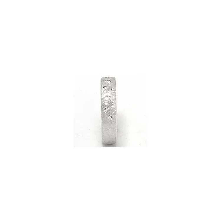 Struktureret stjernedrys vielsesring i 14 karat hvidguld 0,126 ct