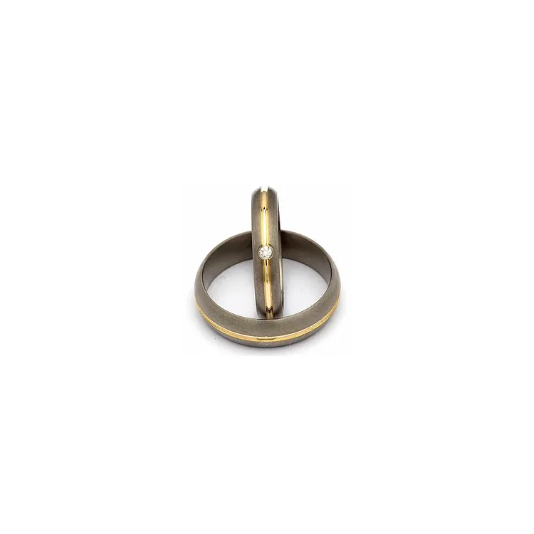 Vielsesringe i titanium og alm. guld 0,03 ct