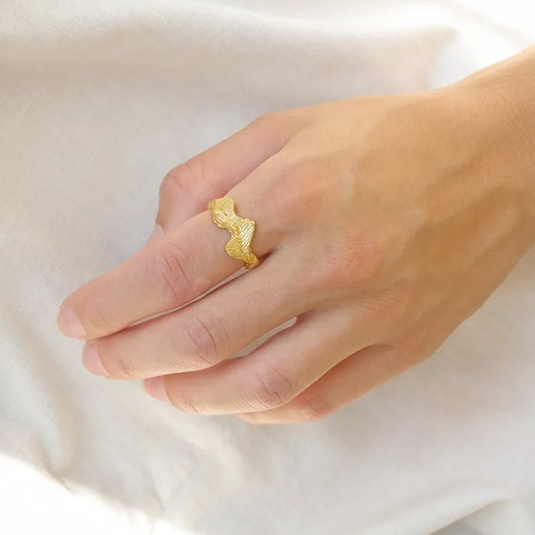 ring i forgyldt sølv
