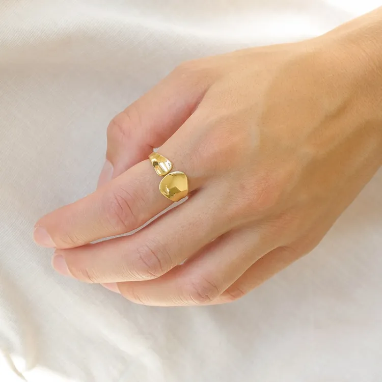 ring i forgyldt sølv