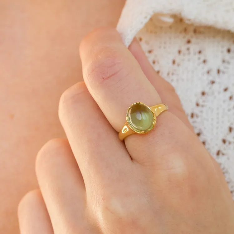lysegrøn krystal ring i forgyldt sølv - Loom Stones