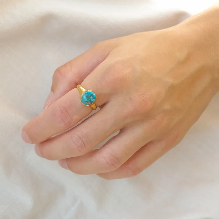 blå syntetisk turkis ring i forgyldt sølv - Loom Stones