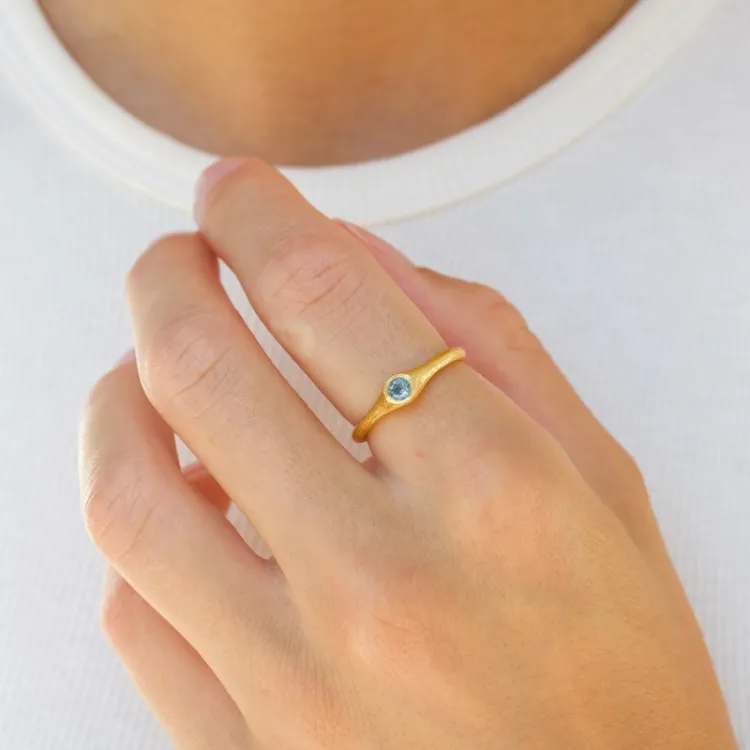 mørkeblå krystal ring i forgyldt sølv - Loom Stones