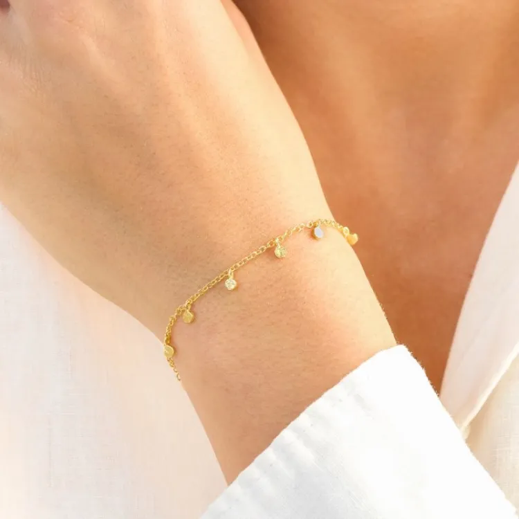 hvid perle armbånd i forgyldt messing - Eliné