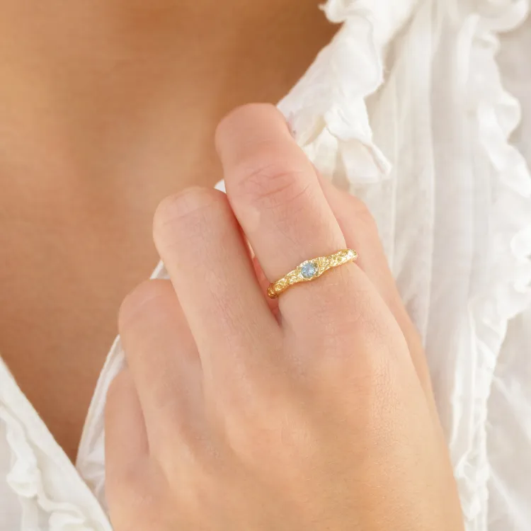 blå krystal ring i forgyldt messing - Eliné