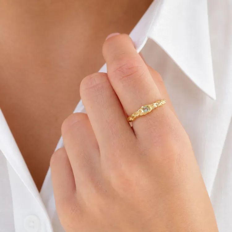 lysegrøn krystal ring i forgyldt messing - Eliné
