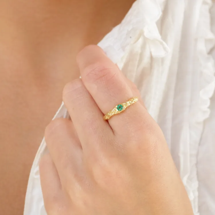 grøn krystal ring i forgyldt messing - Eliné