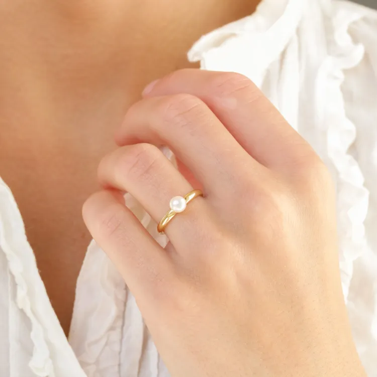 syntetisk perle ring i forgyldt messing - Eliné