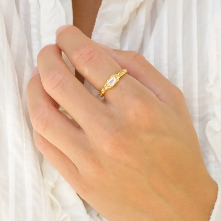 klar quartz ring i forgyldt messing - Eliné