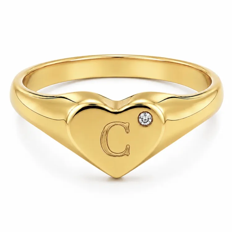 bogstav C zirkon ring i forgyldt messing