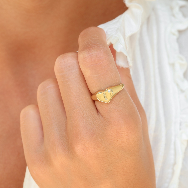 bogstav I zirkon ring i forgyldt messing