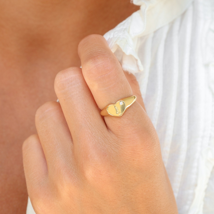 bogstav J zirkon ring i forgyldt messing